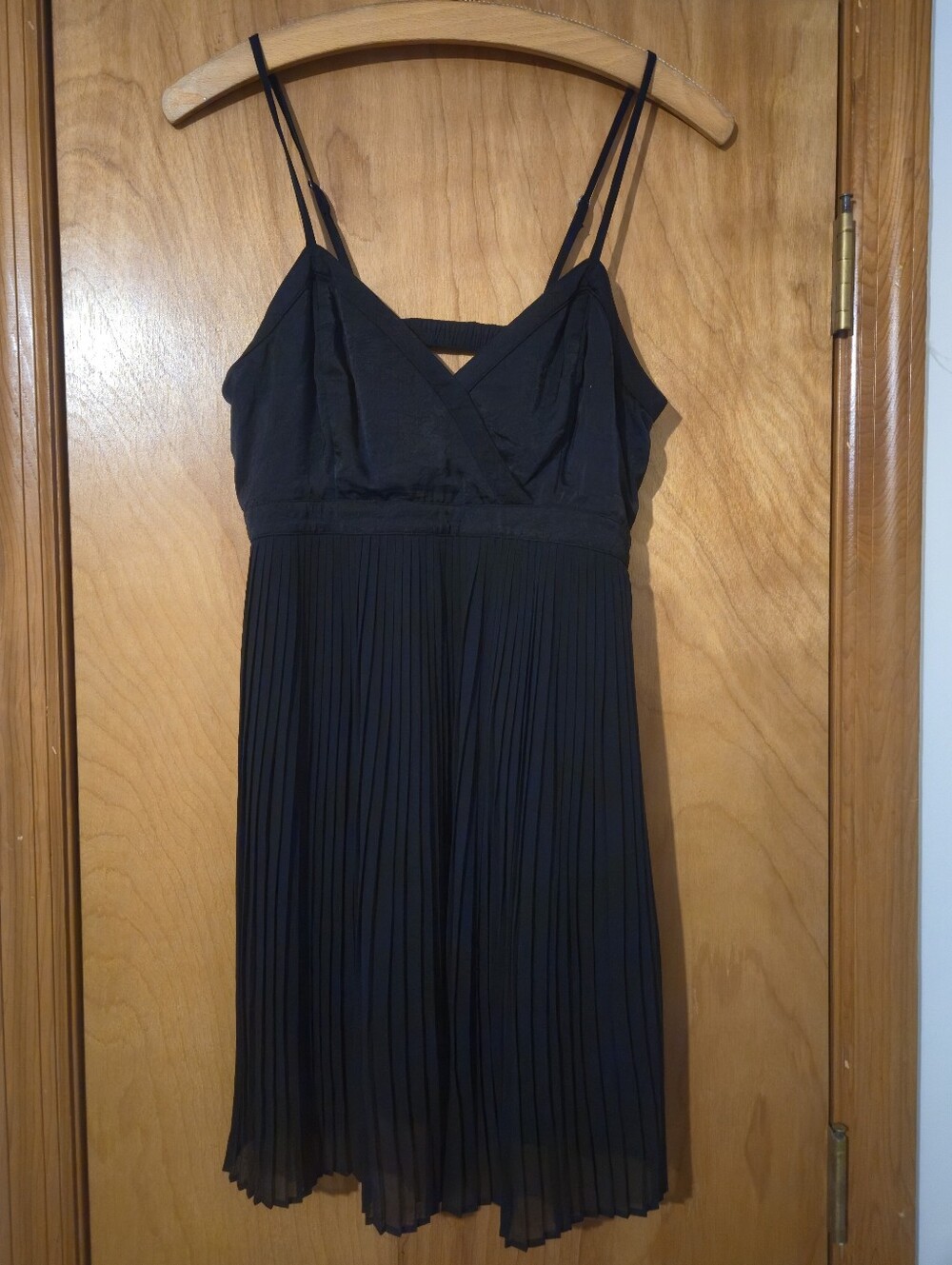 Hollister Black Pleated V-Neck Spaghetti-Strap Mini Dress Size M